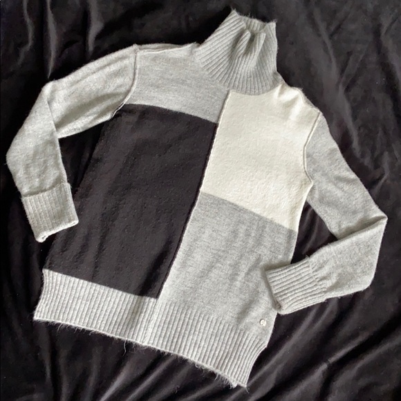 ❤️POINT ZERO PATCH WORKED COLOR BLOCKING SWEATER❤️ - Picture 2 of 15